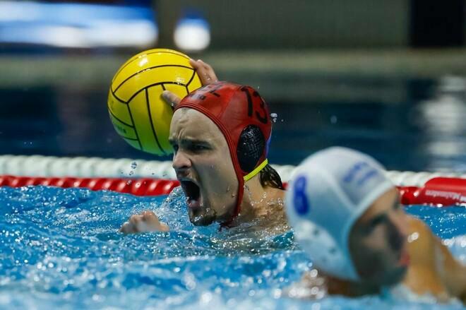 EK U20 Div I - dag 1 - winst voor de Red Sharks